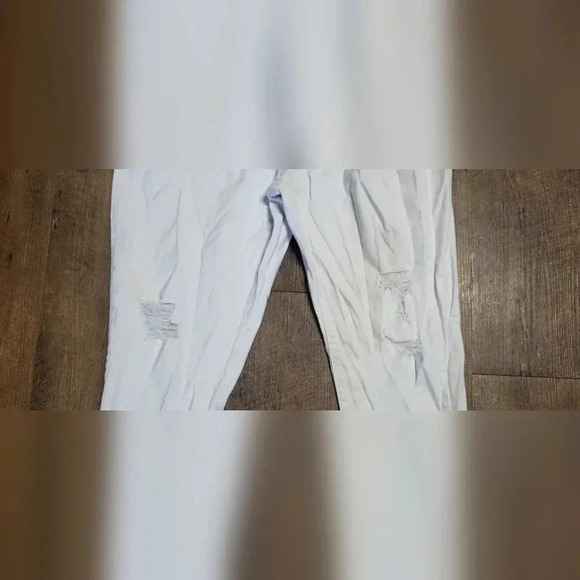 Deja Bleu - White Denim, Cropped. Distressed, Size 10 - Picture 3 of 5